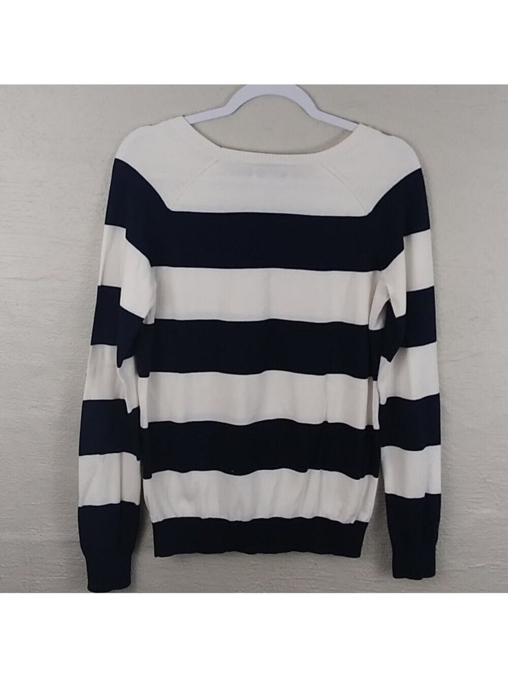 G.H. Bass & Co. White Blue Striped Scoop Neckline Long Sleeve Pullover Sweater - Picture 3 of 6